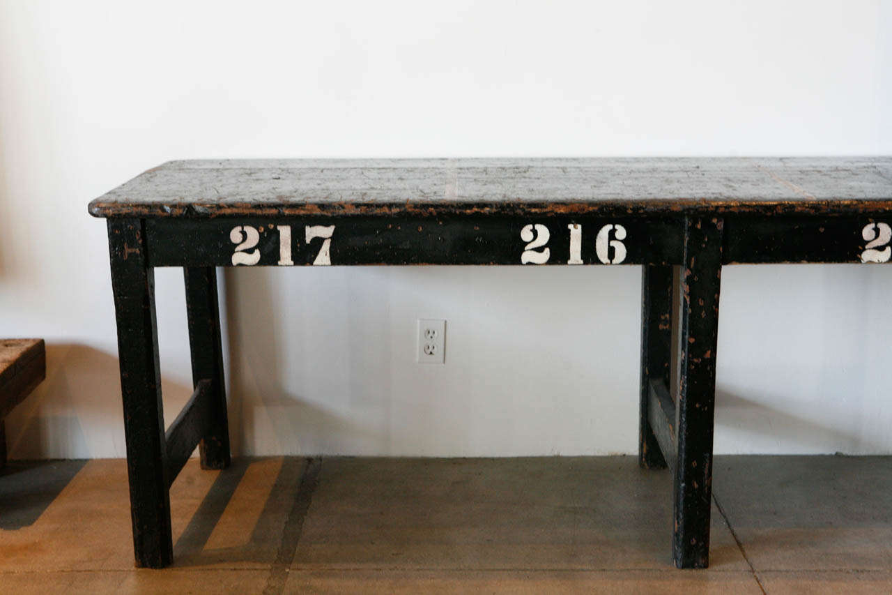 Large English Market Table, Late 19th Century In Excellent Condition In Los Angeles, CA