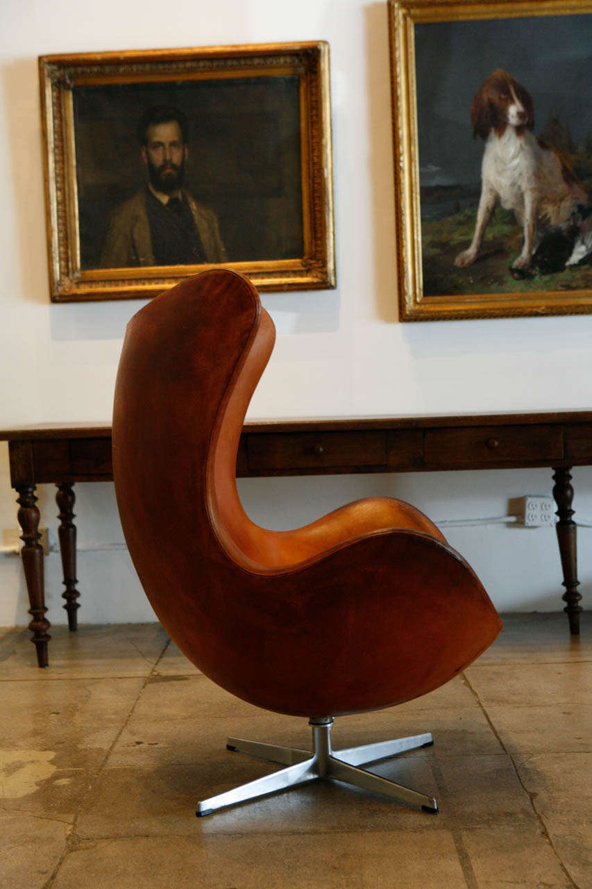 Arne Jacobsen Cognac Egg Chair, Denmark 1966 In Excellent Condition In Los Angeles, CA
