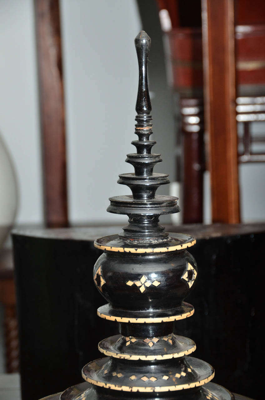 Late 19th century Black Lacquered Hsun Inlaid Lidded Offering, probably Burmese In Excellent Condition In East Hampton, NY