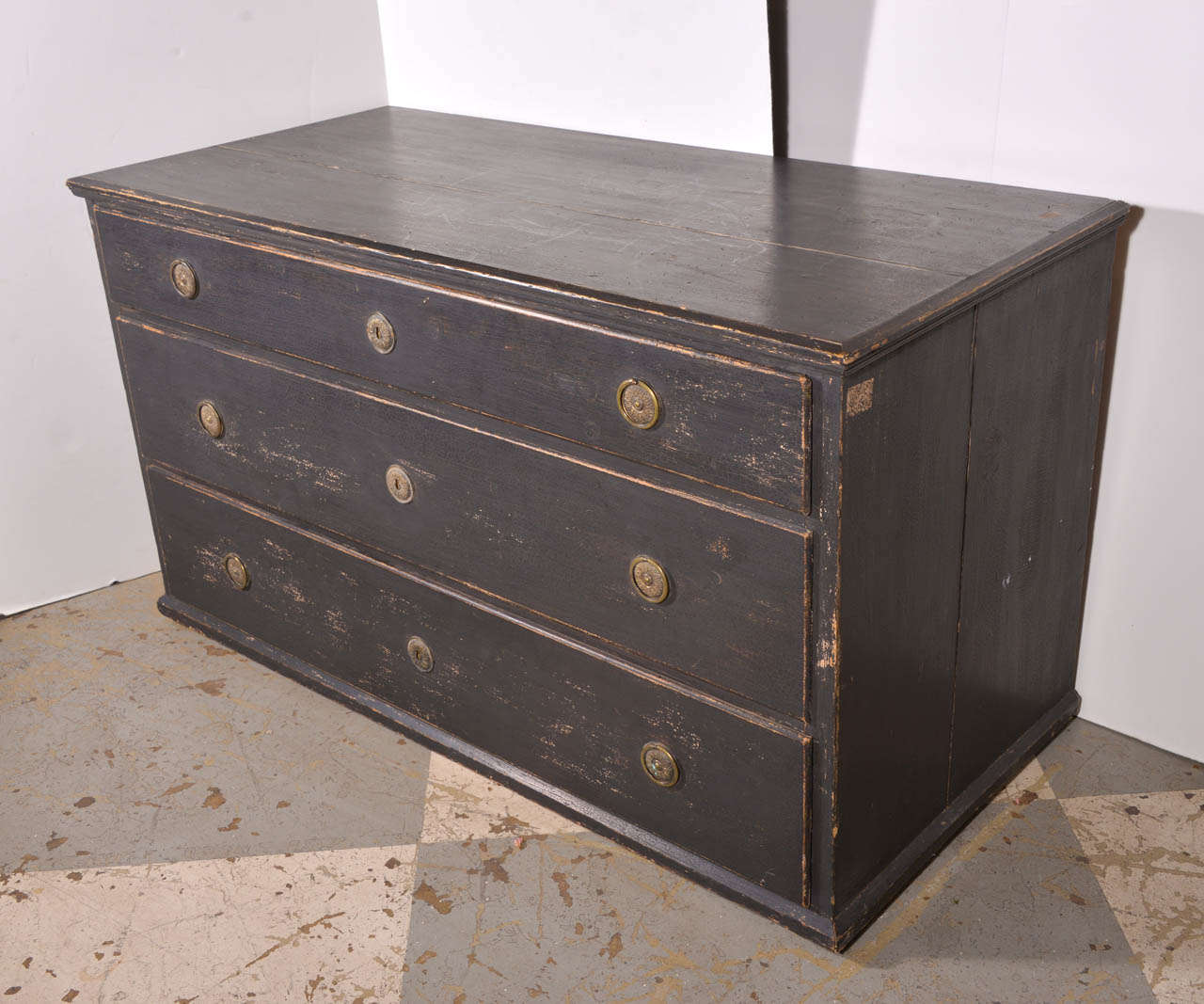 Handsome Swedish painted chest, Gustavian circa 1810-1815.