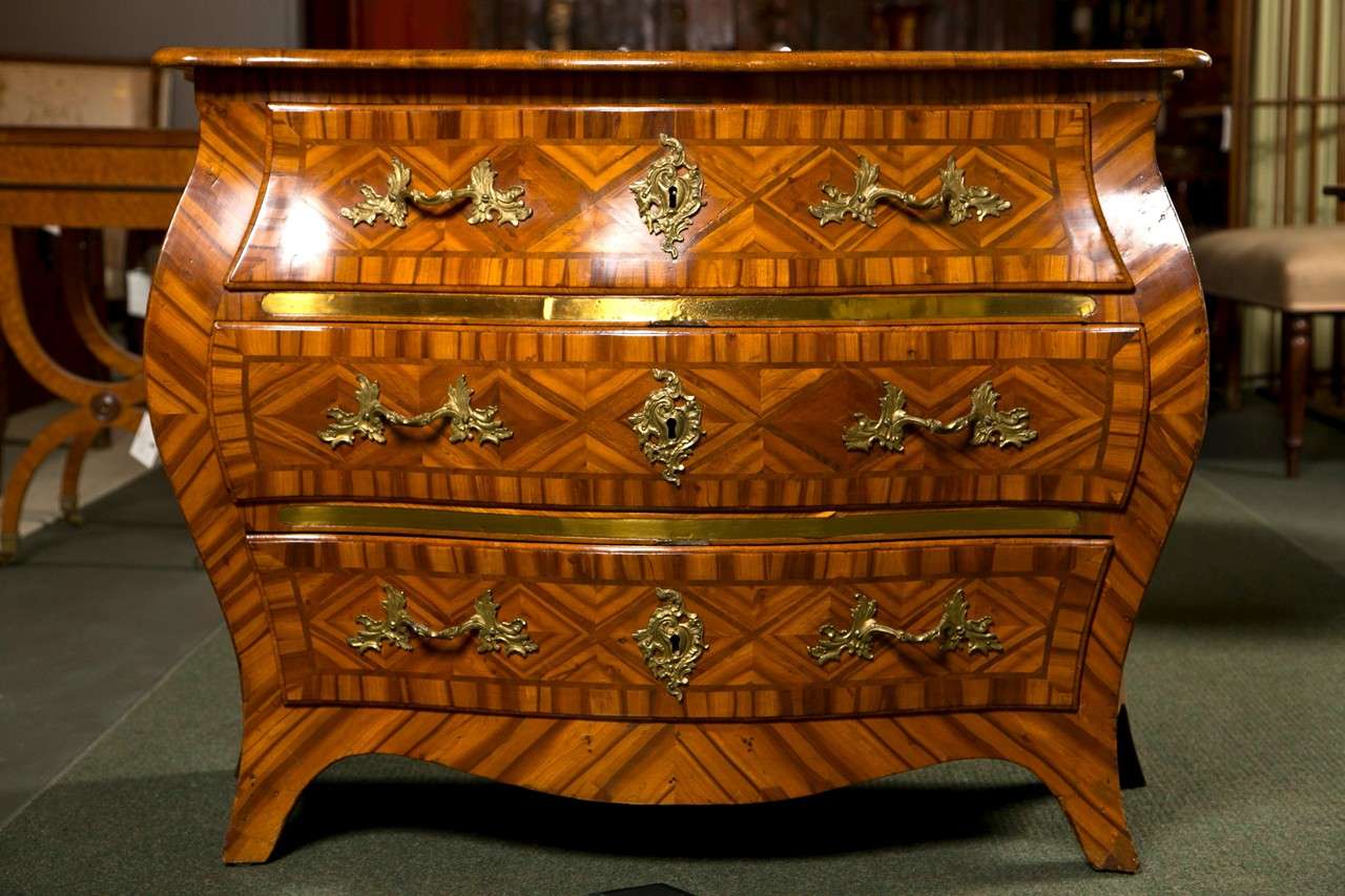 Swedish 18th Century Commode 3