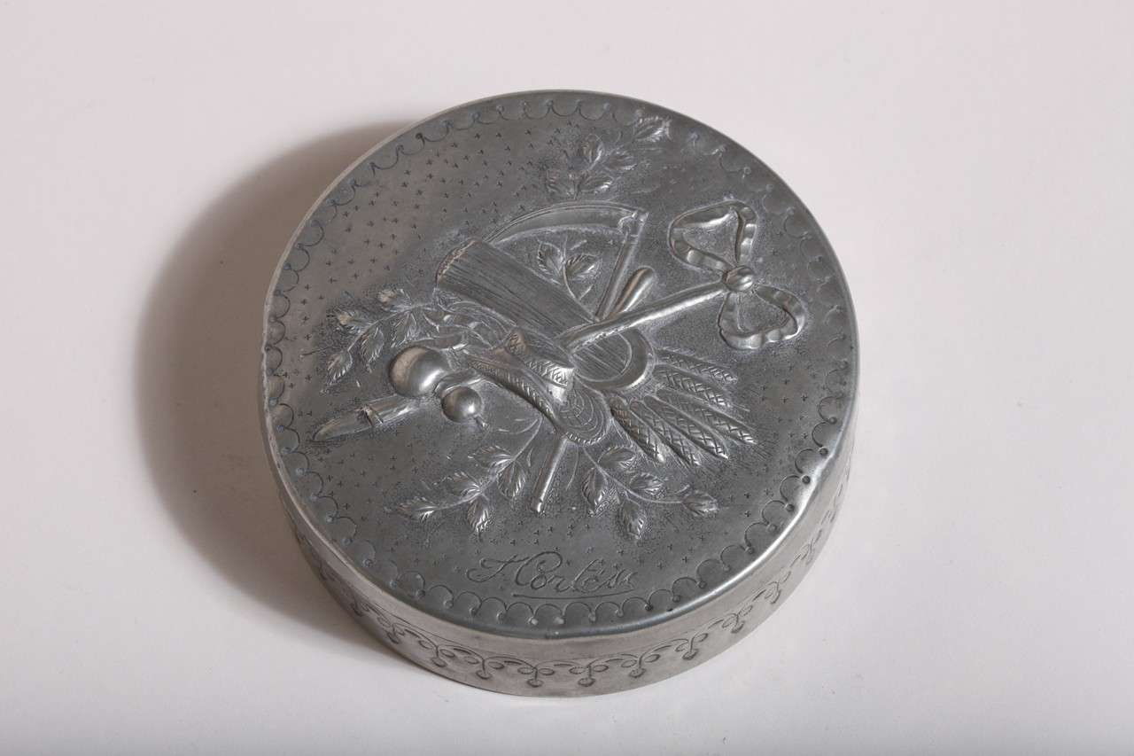 French Art Deco Circular Dinanderie Pewter Box by Cortesi In Excellent Condition In New York, NY