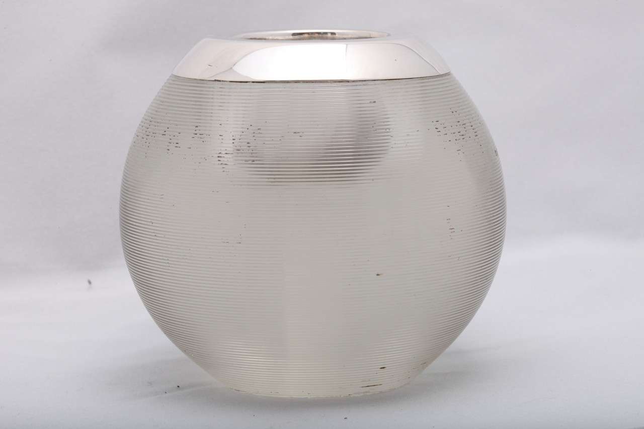 20ième siècle Très grand pot d'allumettes édouardien en cristal filé monté sur argent sterling en vente
