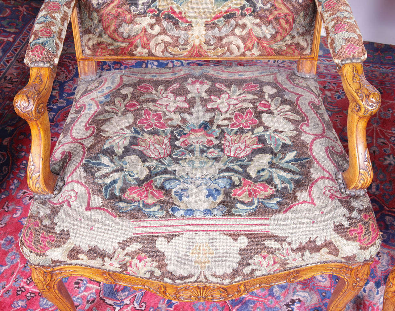 French Louis XV Fruitwood 18th c tapestry chairs In Excellent Condition For Sale In Dallas, TX
