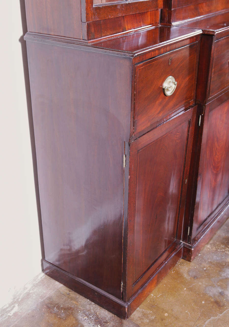 18th c English George III flame mahogany bookcase with butlers desk For Sale 4