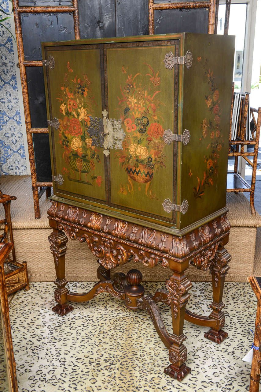 This is a very nice hand-painted drinks cabinet on Stand, the condition is very good great for a bar serving drinks or even TV cabinet.
It sits on heavily carved wood legs with cross stretcher to the base for support.
It's very nicely painted in a
