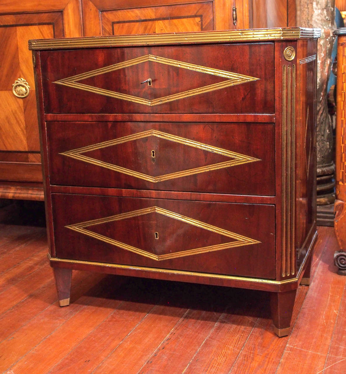 Russian Early 19th Century Neoclassical Commode In Good Condition For Sale In Natchez, MS