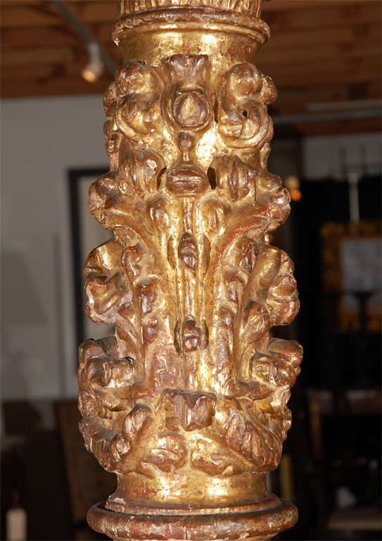 Geschnitzte und vergoldete Wood Wood Säule (Italienisch) im Angebot