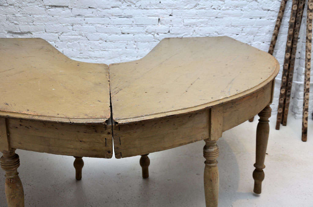 Italian Horseshoe Table In Good Condition For Sale In Phoenix, AZ