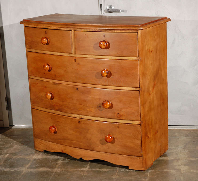Antique Bowfront Chest of Drawers In Good Condition In Culver City, CA