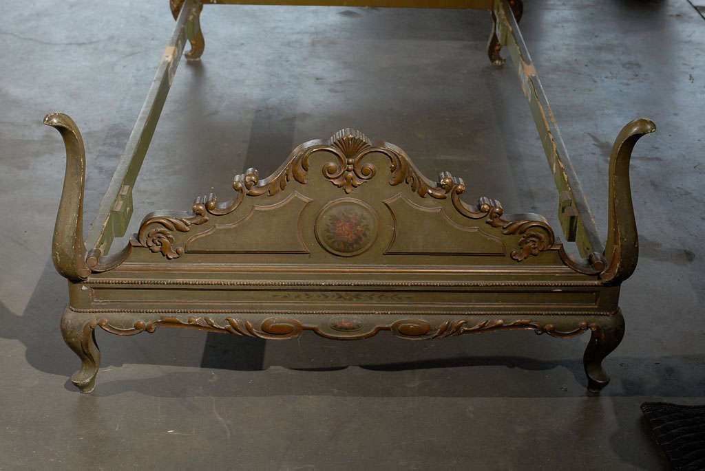 Pair of 18th-19th Century Venetian Style Twin Beds For Sale 3