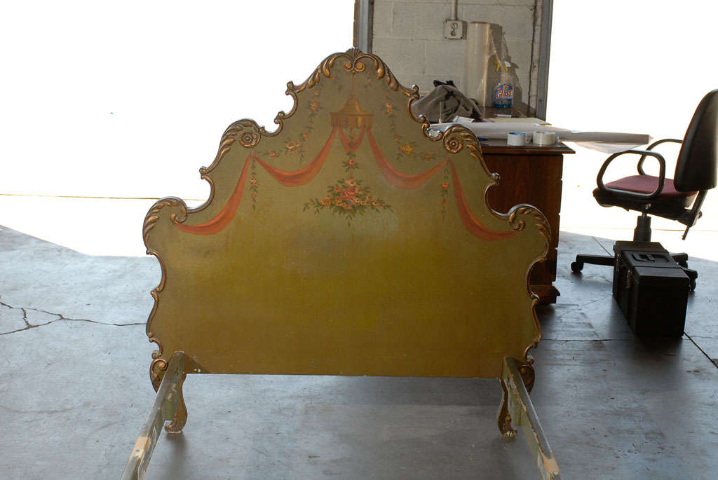 Pair of 18th-19th Century Venetian Style Twin Beds For Sale 4