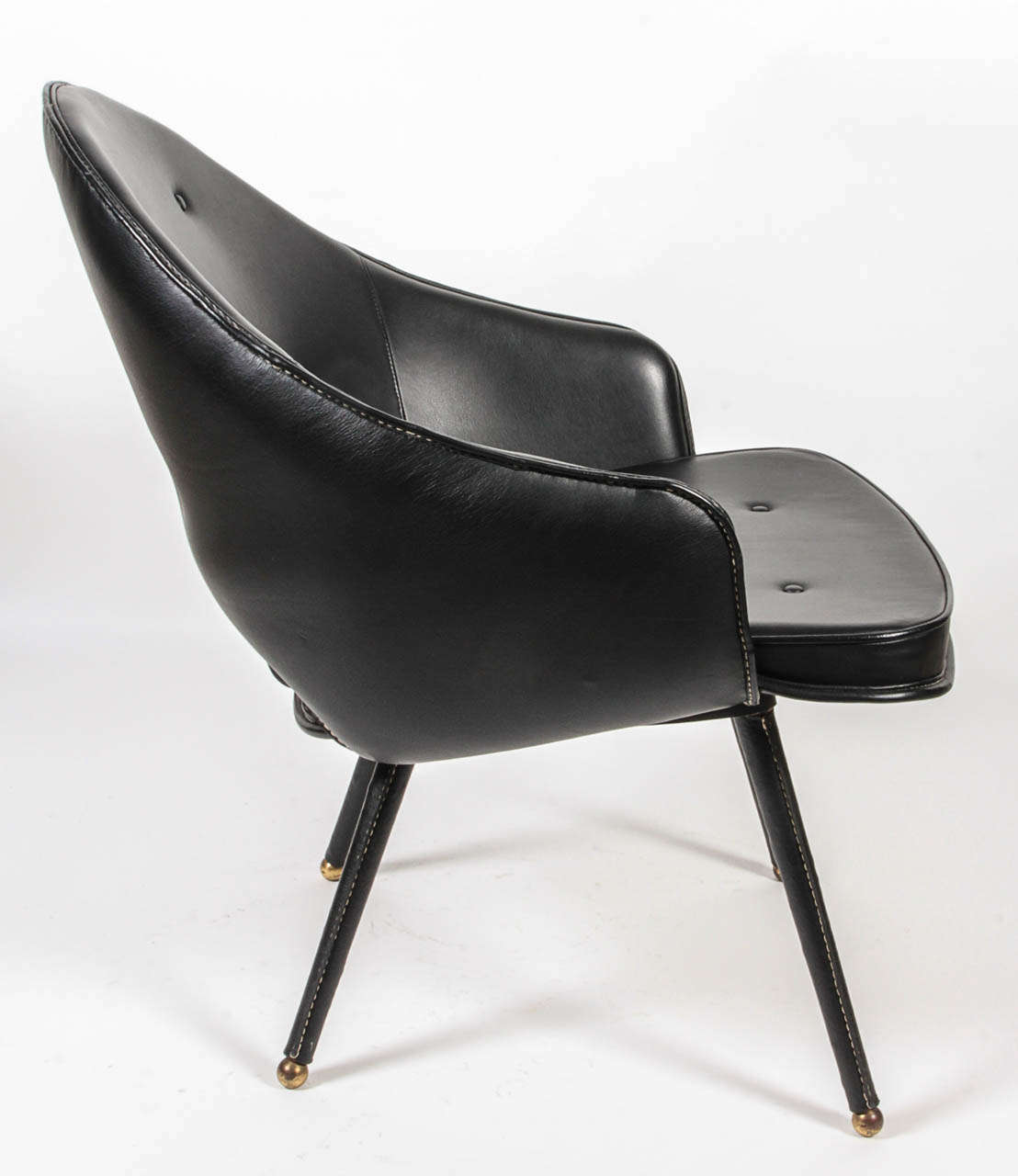 Genähter Ledersessel aus den 1950er Jahren von Jacques Adnet (Französisch)