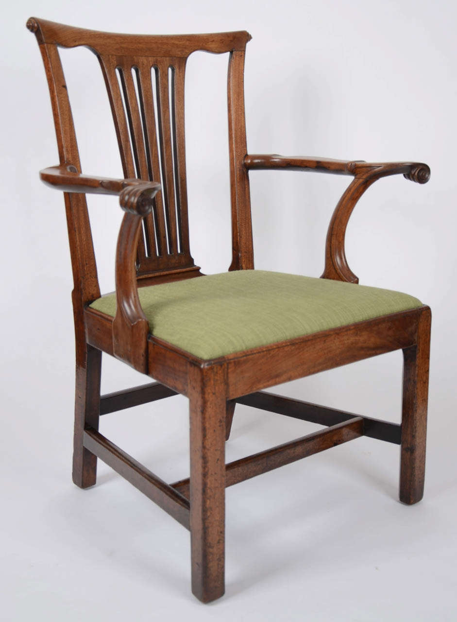 A George II Mahogany Open Armchair In Excellent Condition For Sale In London, GB