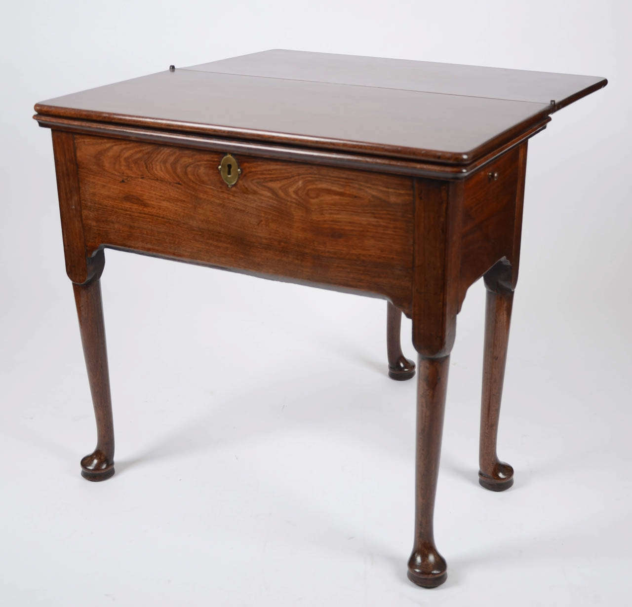 A Fine and Rare George II Period Mahogany Harlequin Table For Sale 2
