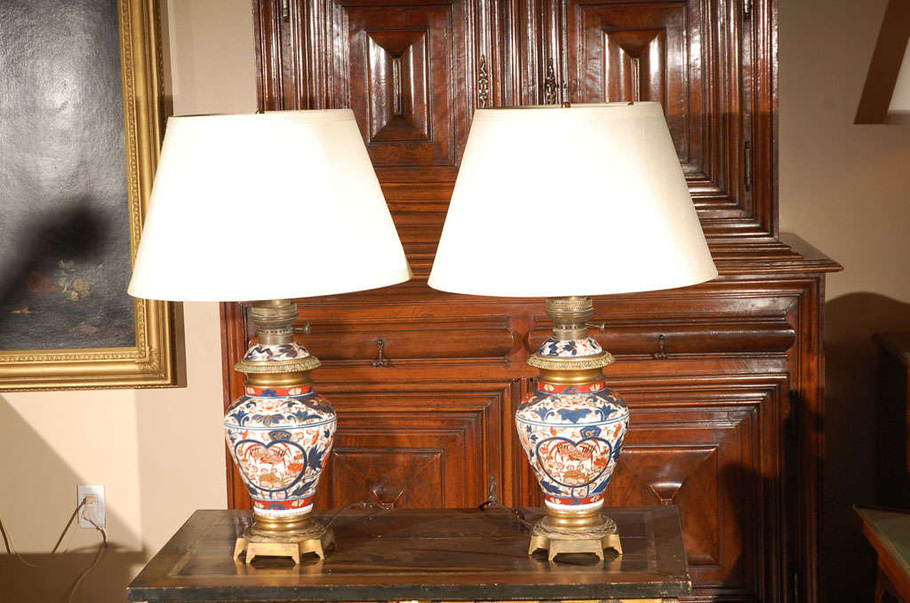 Japonais Paire de lampes Imari anciennes en vente