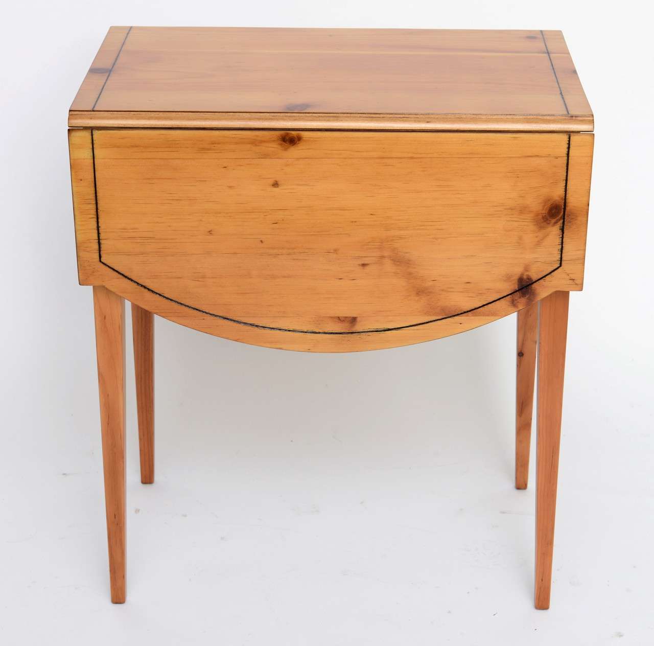 Mid-20th Century Charming 1940s Maryland Pine Pembroke Table