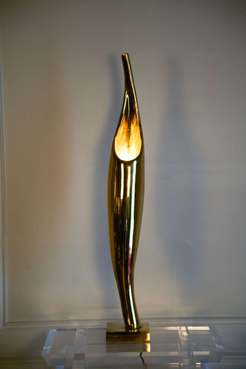 Great sculptural lamp in polished solid bronze circa 1970's
From an edition of no more than 8 pieces
Signed Michaël