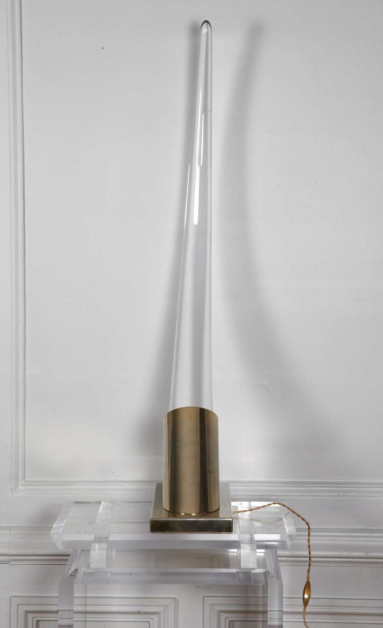 1970s Huge Lucite Tusk Lamp In Good Condition For Sale In Bois-Colombes, FR