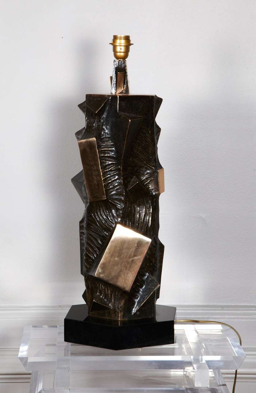 Superbe paire de sculptures des années 1970  lampes de Martens.
Bronze massif
Signé et numéroté
