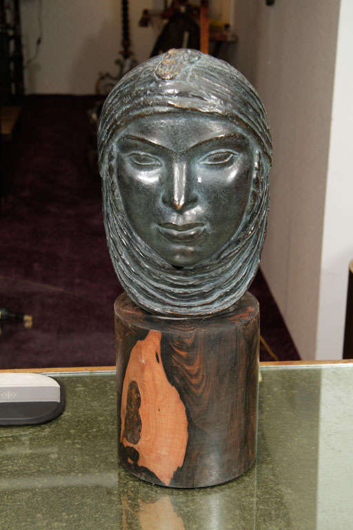 Kopf aus patinierter Bronze auf einem Sockel aus Palisanderholz, signiert Gibert (für Lucien Gibert).