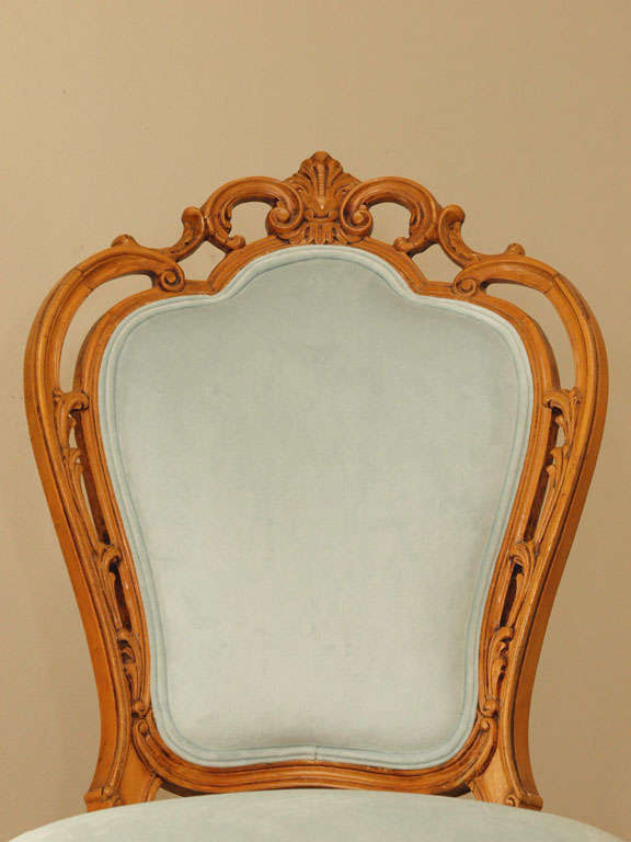 20th Century Set of 4 French Rococo Blonde Walnut Chairs in Aqua Velvet