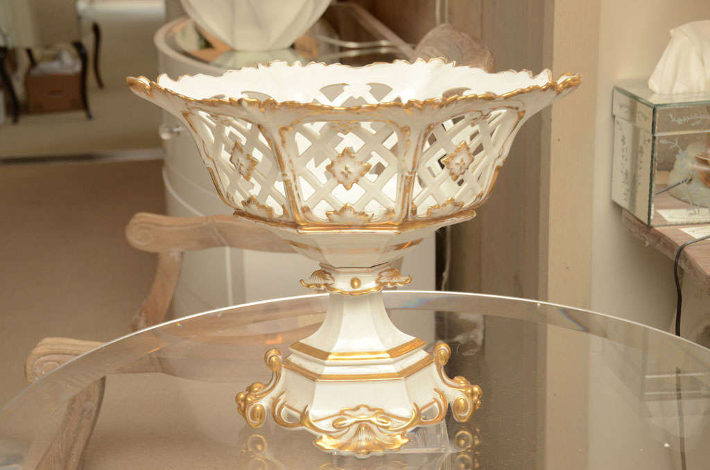 Beautiful Old Paris Porcelain white latticed bowl with gilt trim