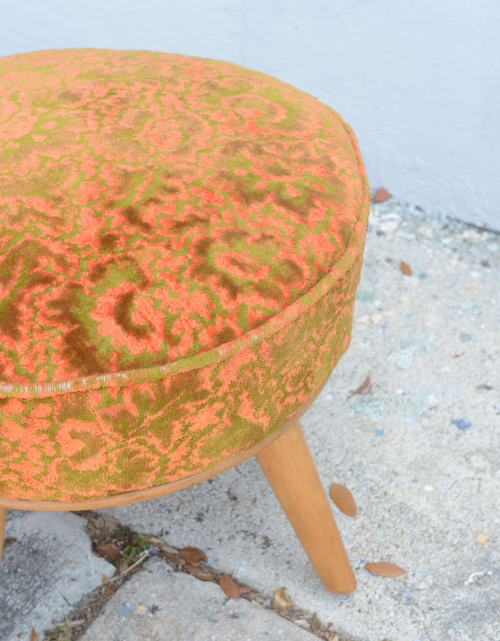 Heywood Wakefield Swivel Foot Stool, USA 1960s In Excellent Condition For Sale In Miami, FL