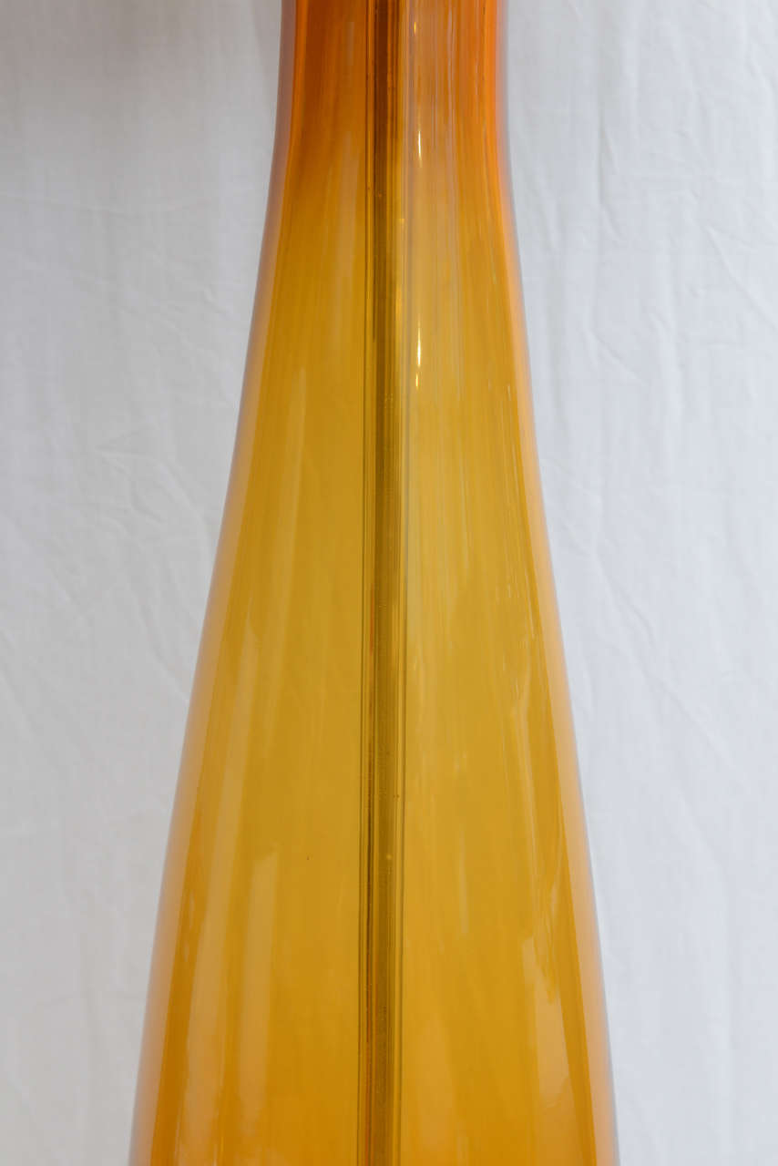 Blanco Murano Lamp, 1960s Italy In Excellent Condition For Sale In Miami, FL