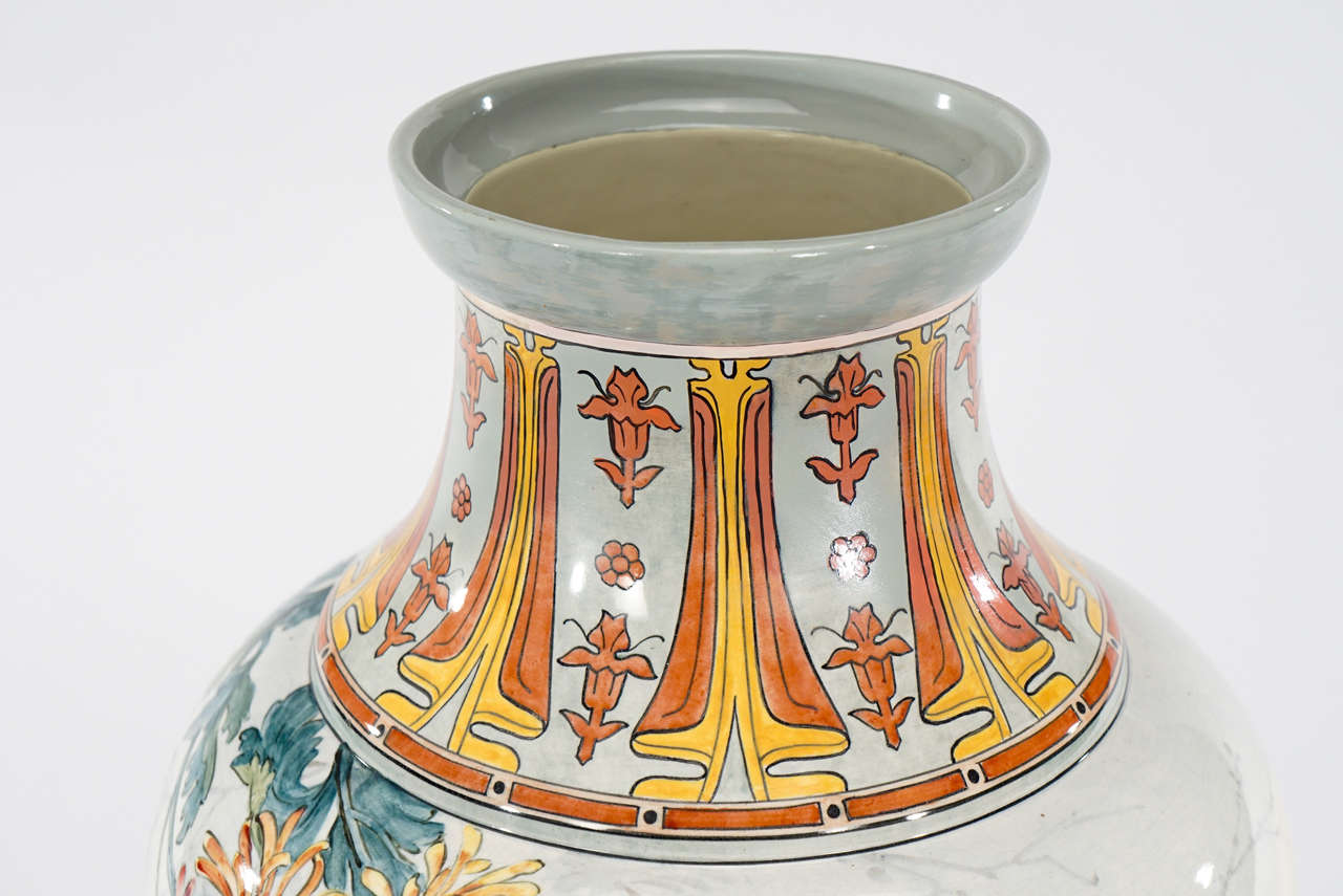 Art nouveau Vase monumental, Art Nouveau Choisy-le-Roi du 19ème siècle signé par l'artiste en vente