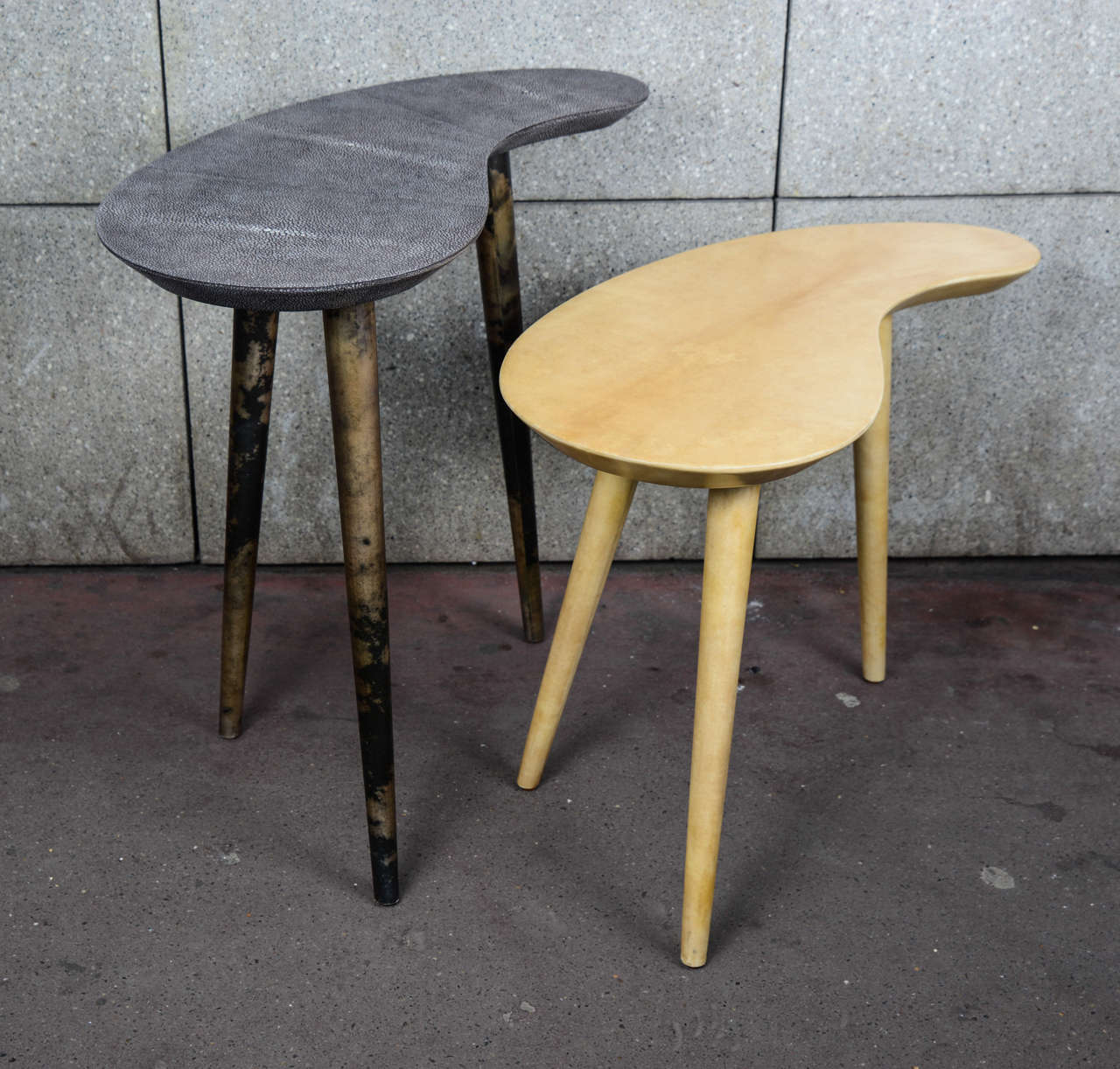 Pair of Shagreen and Parchment Side Tables In Excellent Condition For Sale In Bois-Colombes, FR