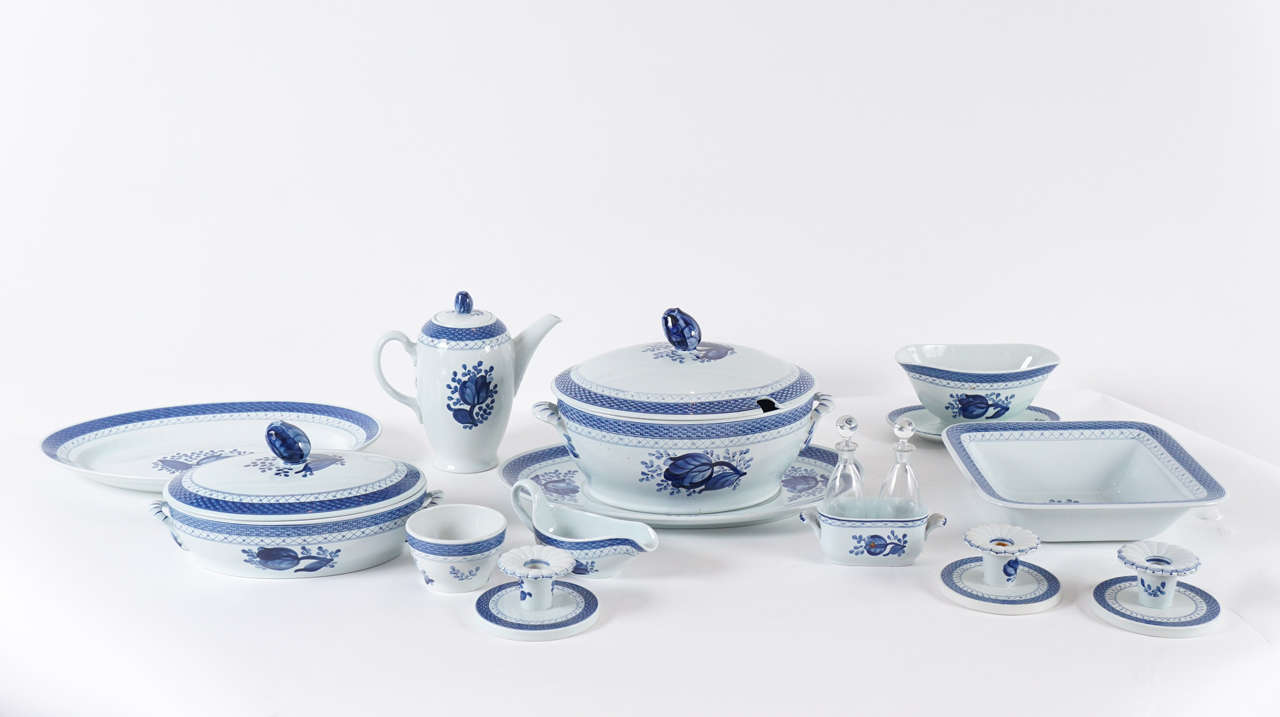 An exceptional dinnerware service for eight in the Tranquebar pattern that was reportedly purchased on Madison Avenue at Georg Jensen, in NYC. The set includes:
Eight dinner plates (10