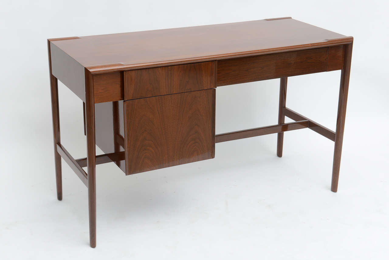Mid-Century Modern American Modern Walnut Desk For Sale