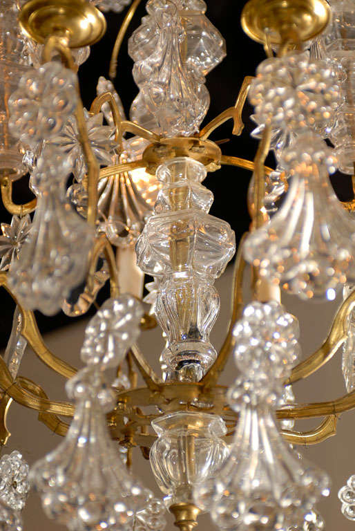 Lampadario francese Belle Époque del 1900 a 10 luci in ottone e cristallo con pendeloques in vendita 1