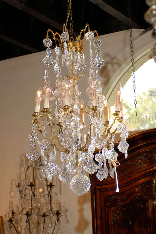 Lampadario francese Belle Époque del 1900 a 10 luci in ottone e cristallo con pendeloques in vendita 3