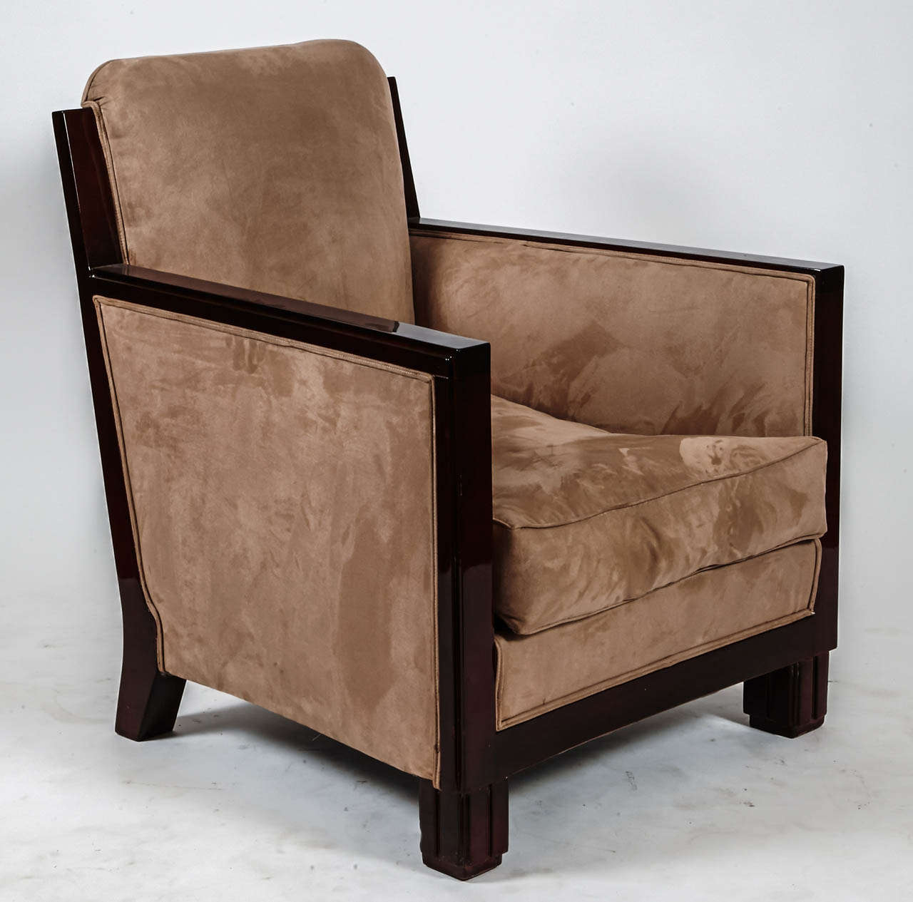 Very nice and comfortable armchairs in plain mahogany. complete restored with Alcantara fabric.