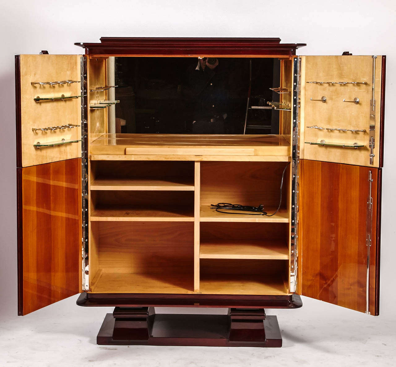 Mid-20th Century 1940s Cocktail Bar Cabinet For Sale