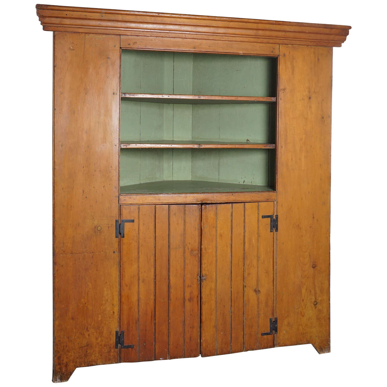 19th Century Rustic American Corner Cupboard For Sale