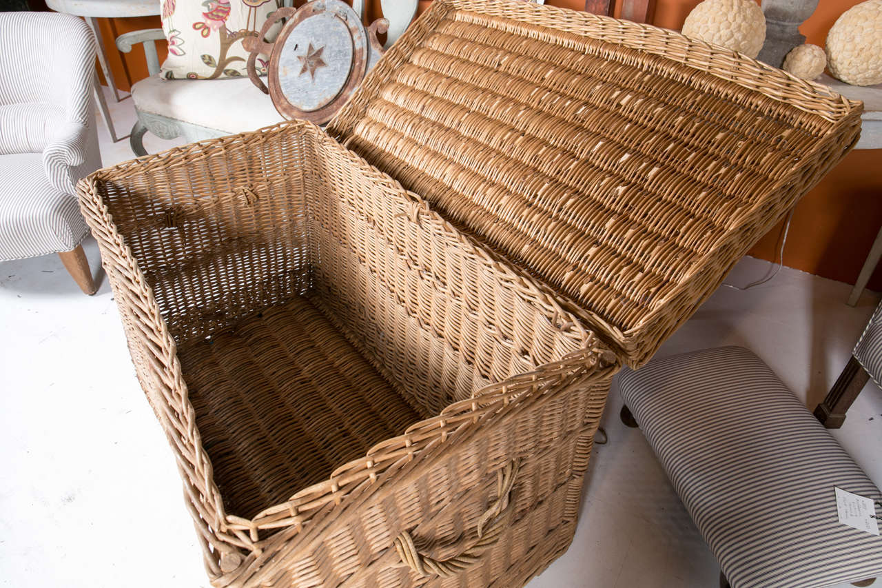 English Wicker Storage Basket, circa 1930s For Sale 1