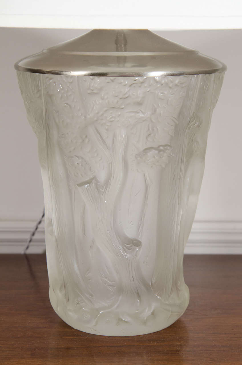 Pair of Lalique Style Lamps In Excellent Condition In New York, NY