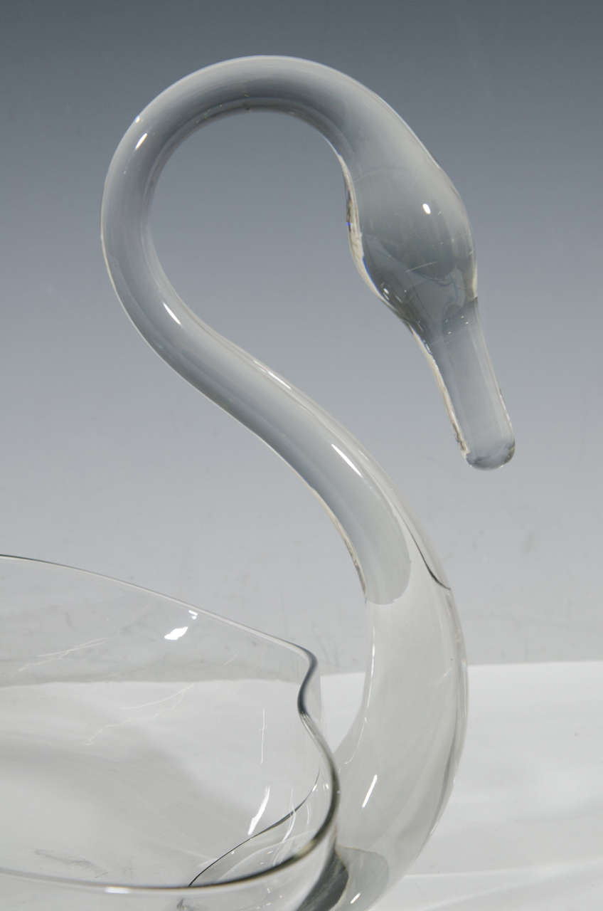A Vintage Clear Glass Sculptural Swan Dish Centerpiece In Good Condition In New York, NY