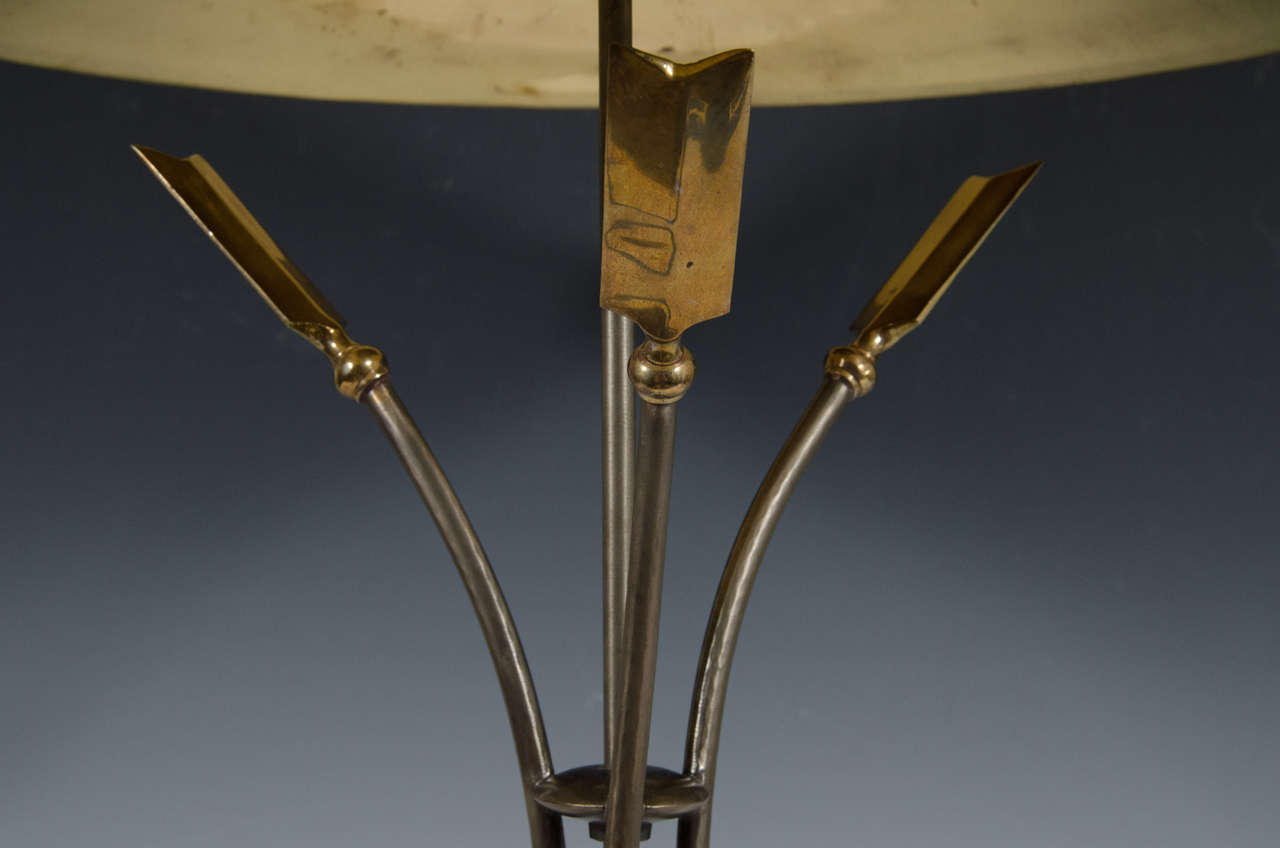 20th Century Pair of Stylized Brass and Metal Arrow Lamps 3