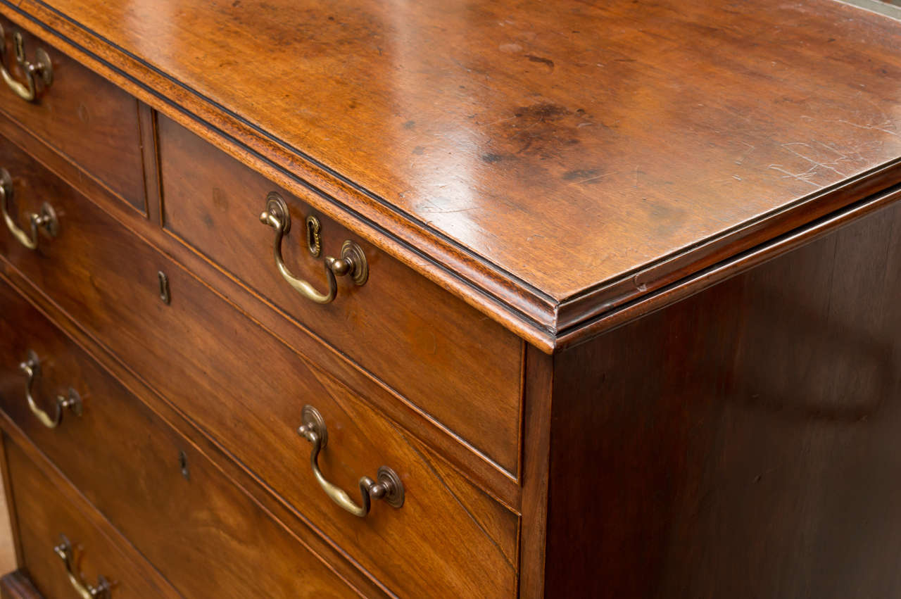 Classic 18th Century English Chippendale Style Walnut Chest of Drawers In Good Condition In San Francisco, CA