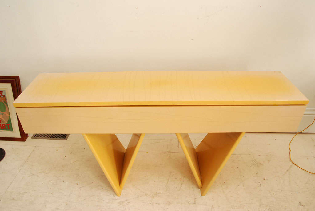 Blond Midcentury Drop-Leaf Lacquered Table For Sale 1