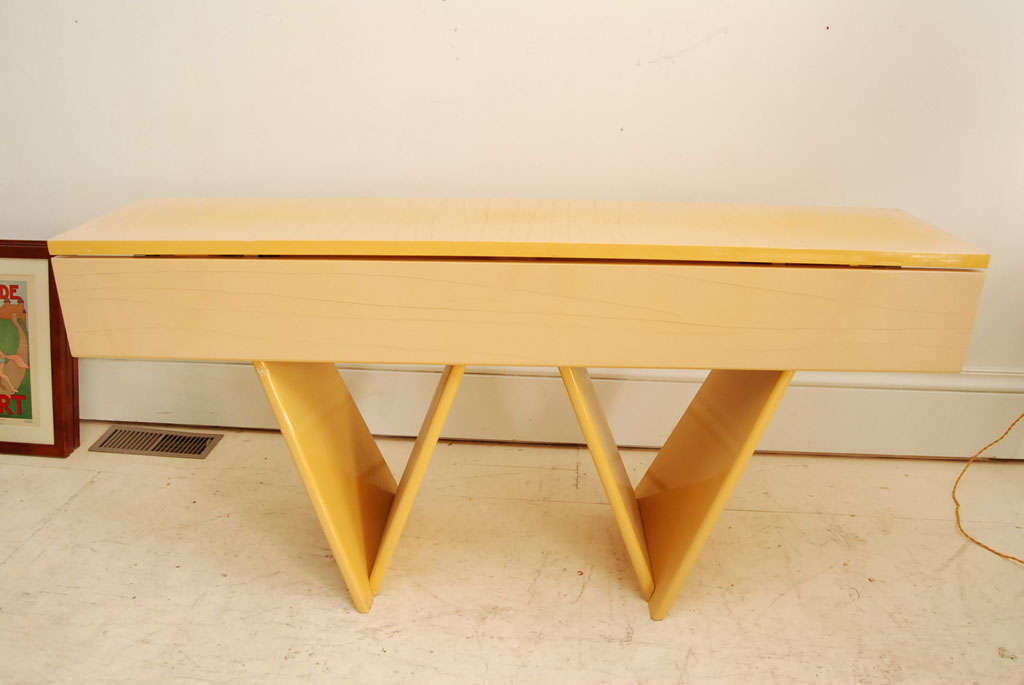 Blond Midcentury Drop-Leaf Lacquered Table In Good Condition For Sale In Hudson, NY