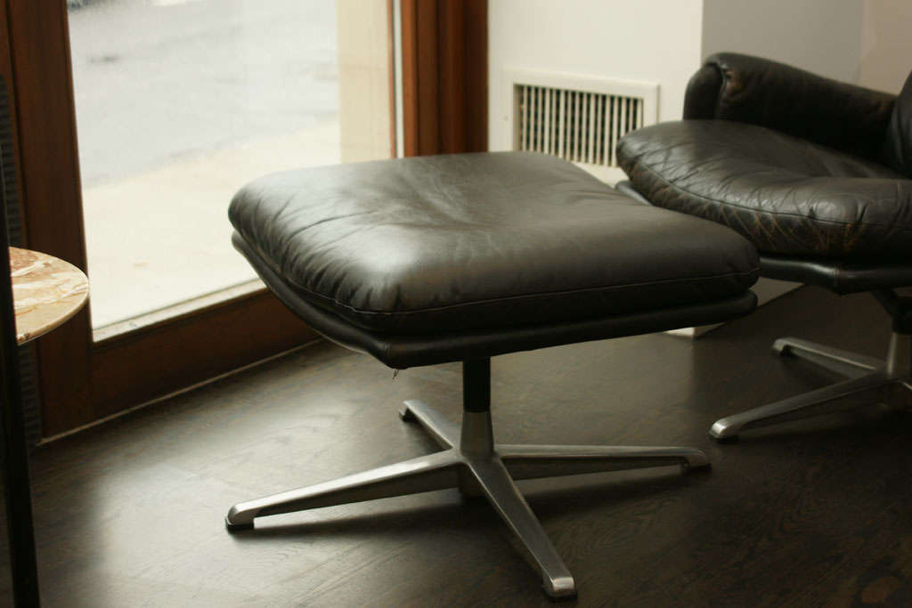 scandinavian swivel chair