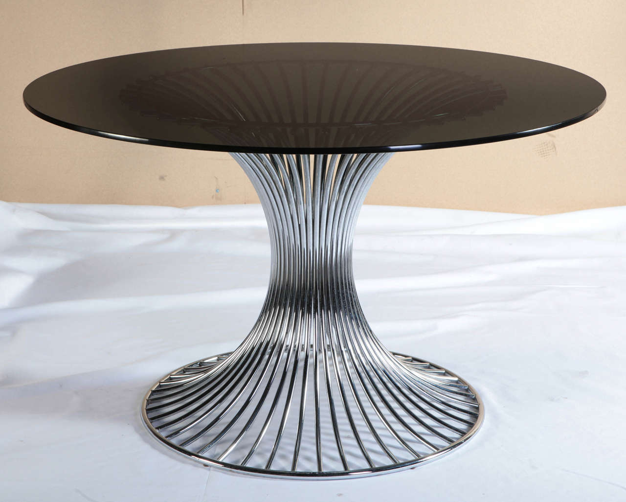 Table by Gastone Rinaldi with original black crystal, tubular and chromed structure .1970's.
Six chairs available.