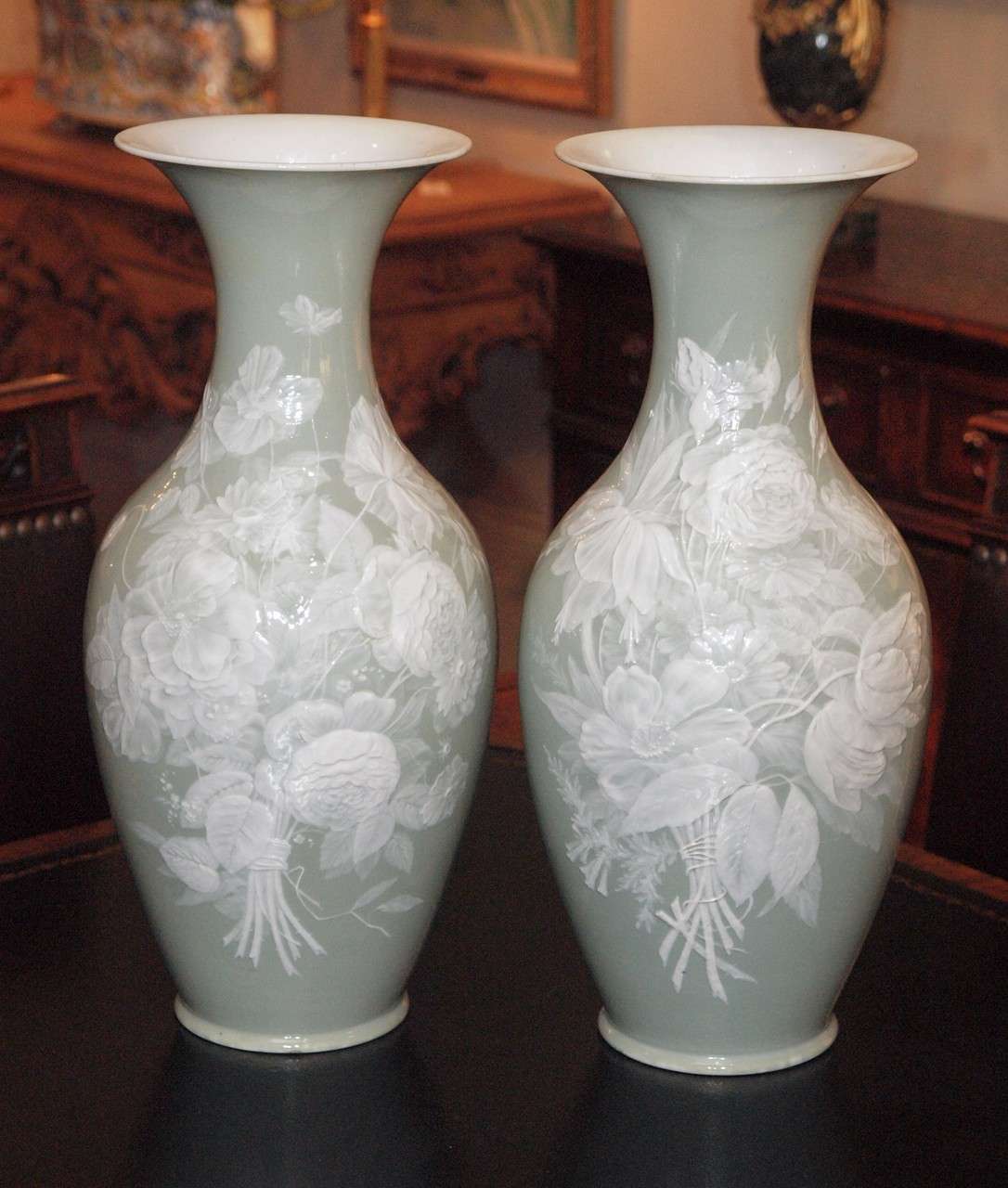 Paar alte französische Celadon-Vasen aus Pate sur Pate, um 1890-1915