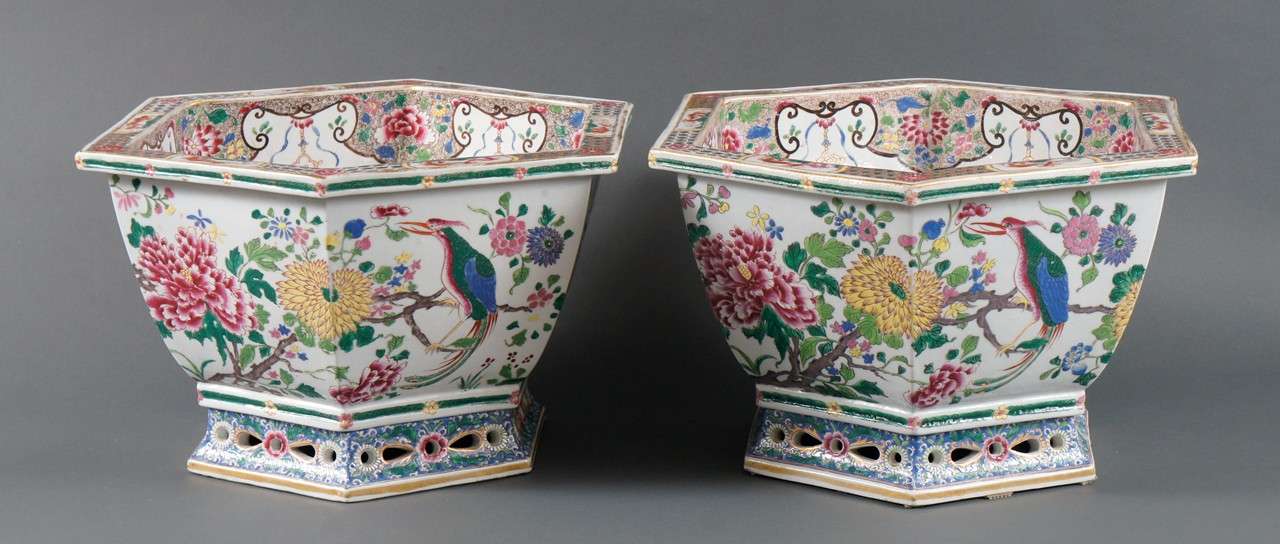 Each exterior enamel painted with mythical birds perched on chrysanthemum and peony branches.
