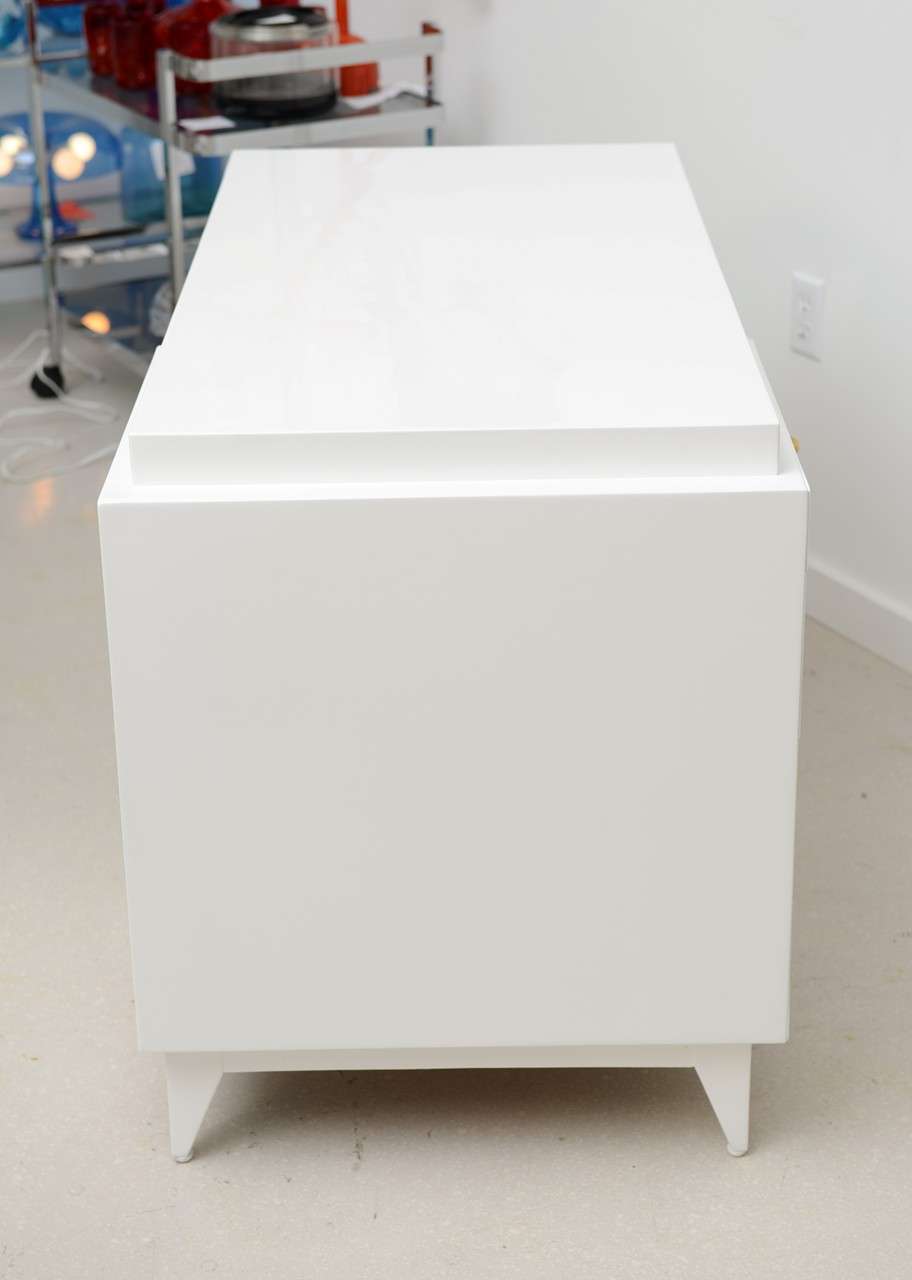 Mid Century Modern White Lacquer Desk In Excellent Condition In West Palm Beach, FL